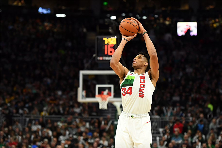 Giannis Antetokounmpo học hỏi từ "siêu xạ thủ", chuẩn bị ném 3 oanh tạc NBA?