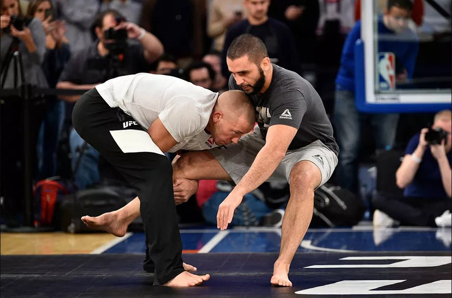 HLV của Geogre St Pierre: ‘Không dễ để Khabib ăn điểm vật ngã trước GSP đâu’