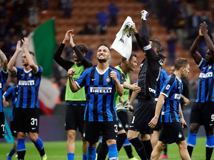 Inter Milan đọ sức Barca ở Cúp C1 bằng hàng thủ chắc chắn nhất châu Âu