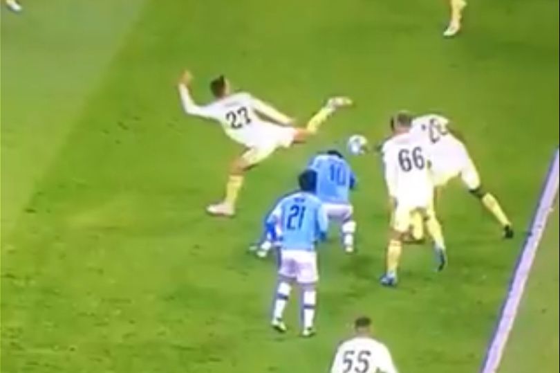 Man City mất oan phạt đền ở trận gặp Dinamo Zagreb dù có VAR