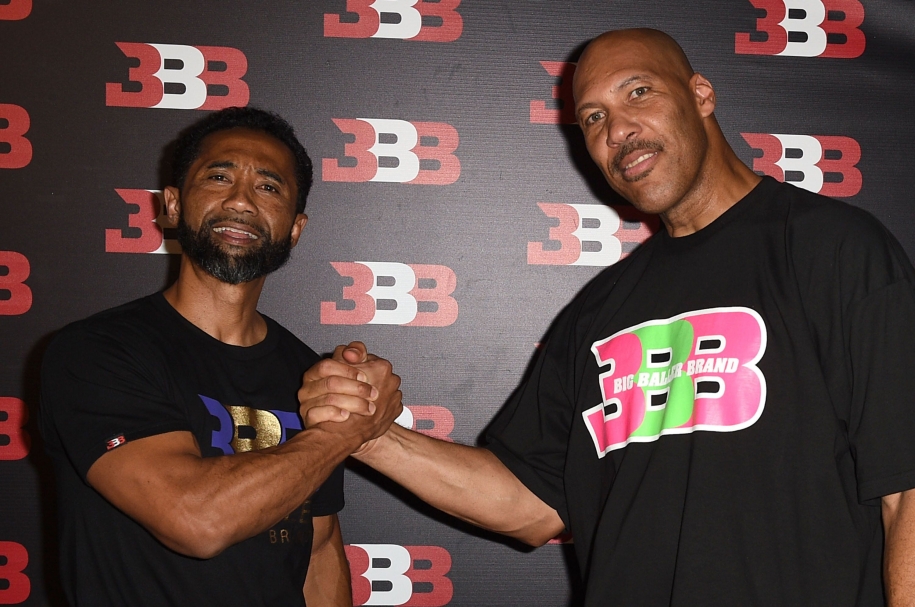 LaVar Ball và Lonzo Ball nói gì khi bị kiện biển thủ 2,5 triệu đôla?