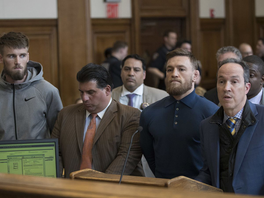 Conor McGregor có thể lĩnh án tù 6 tháng vì tấn công người trong quán bar