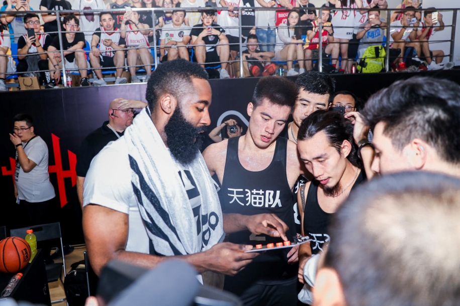James Harden xin lỗi Trung Quốc sau drama của Daryl Morey