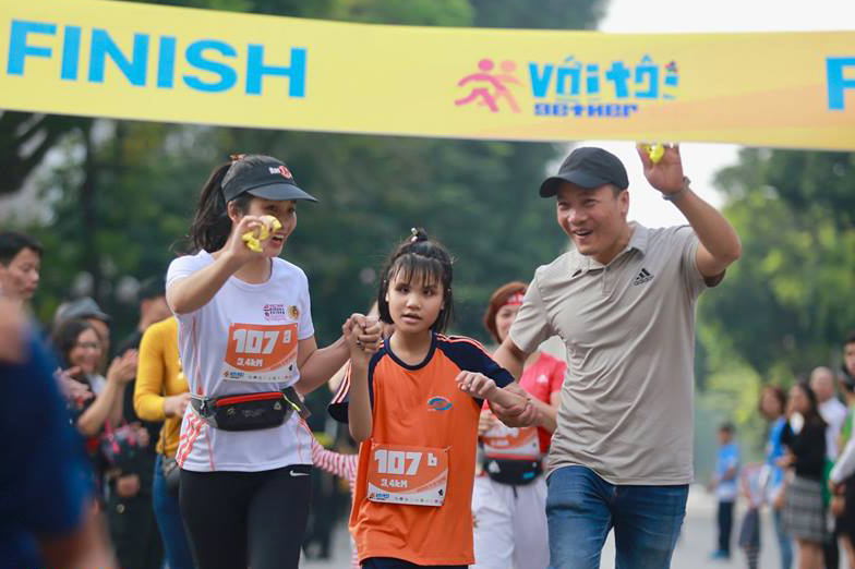 Chạy với tôi - 2gether 2019: Lần đầu chạy bán marathon với người khiếm thị