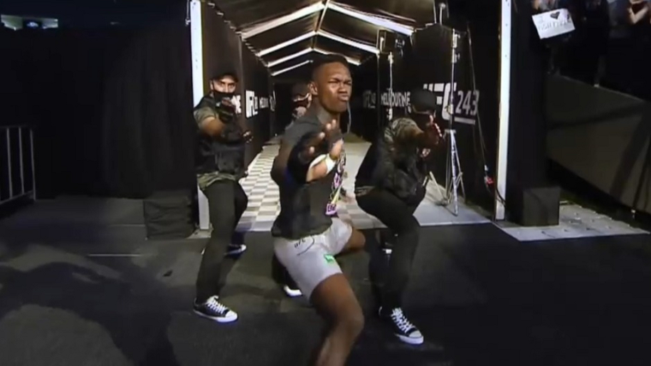 Adesanya “làm mình làm mẩy” UFC để được thực hiện vũ điệu Naruto