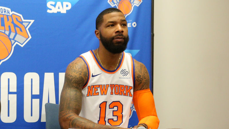 Đập bóng vào mặt đối thủ, sao NY Knicks đối diện án phạt nặng