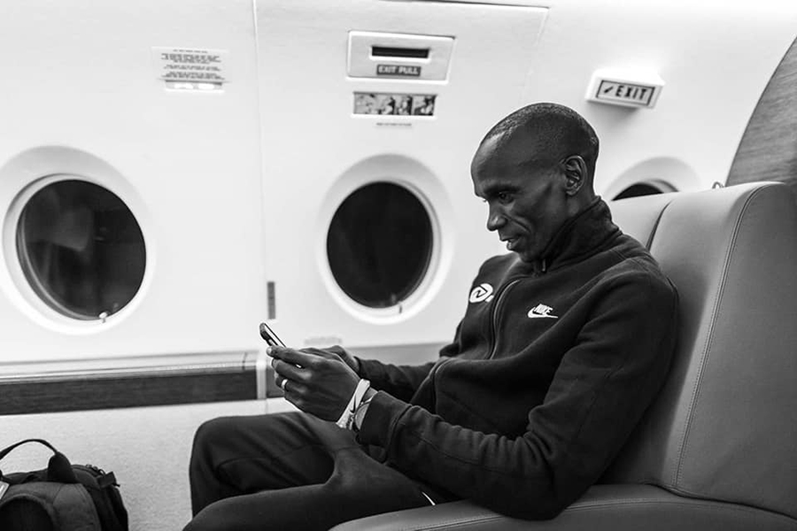 Eliud Kipchoge đặt chân đến Áo, sung mãn chờ xô đổ “bức tường sub2 marathon” Eliud Kipchoge đặt chân đến Áo, sung mãn chờ xô đổ “bức tường sub2 marathon”