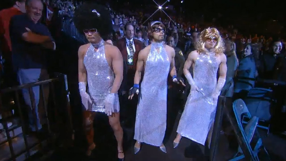 Những màn walk out kỳ lạ nhất của UFC/MMA