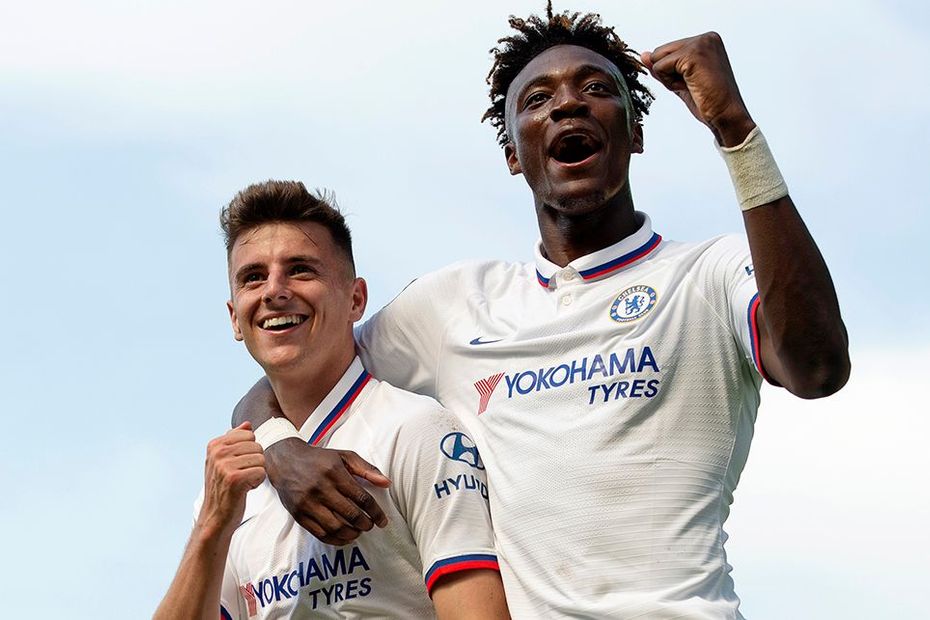 Bộ đôi Chelsea kết hợp ngang bằng cây đinh ba của Liverpool