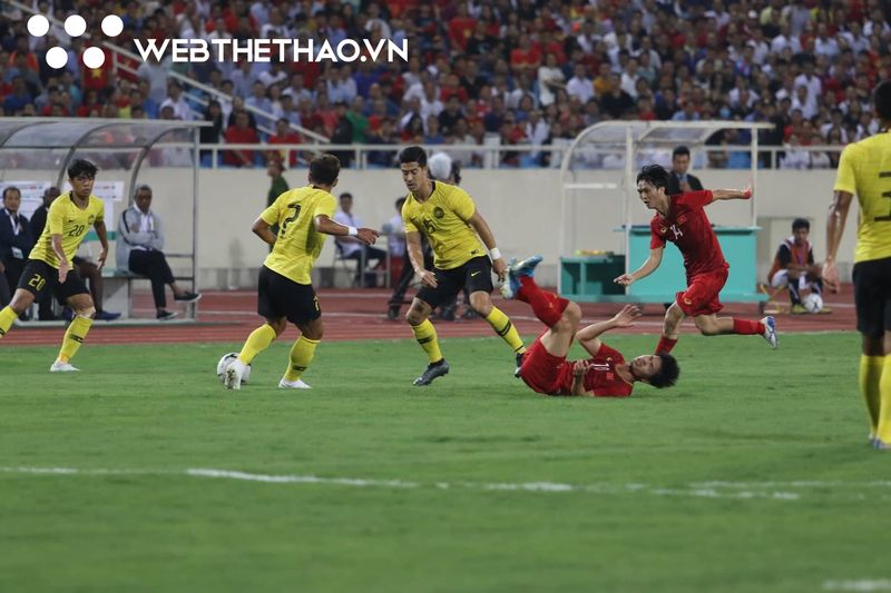 Dư âm Việt Nam vs Malaysia: Màn đáp trả ngạo nghễ từ Quang Hải