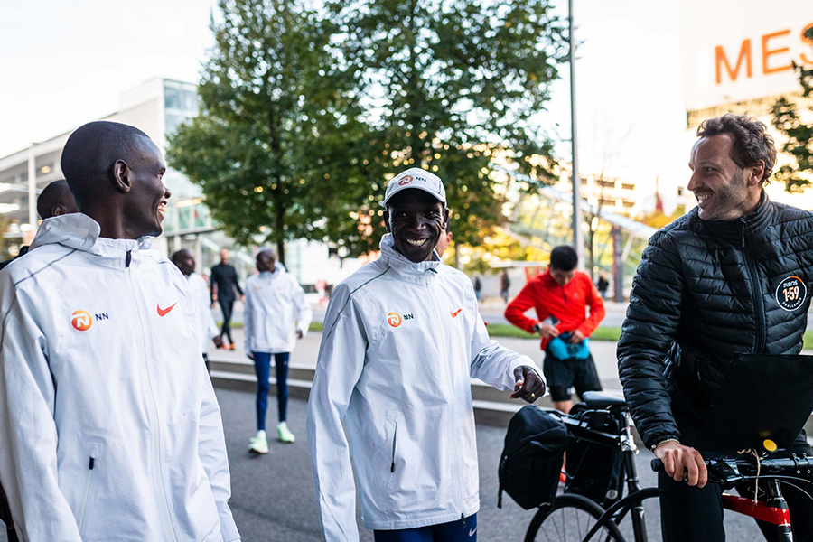 Eliud Kipchoge phá sâu mục tiêu Thử thách chạy marathon dưới 2 giờ Eliud Kipchoge phá sâu mục tiêu Thử thách chạy marathon dưới 2 giờ