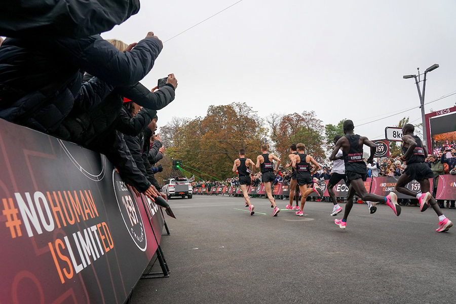 Chùm ảnh siêu ấn tượng Eliud Kipchoge chinh phục Thử thách chạy marathon dưới 2 giờ Chùm ảnh siêu ấn tượng Eliud Kipchoge chinh phục Thử thách chạy marathon dưới 2 giờ