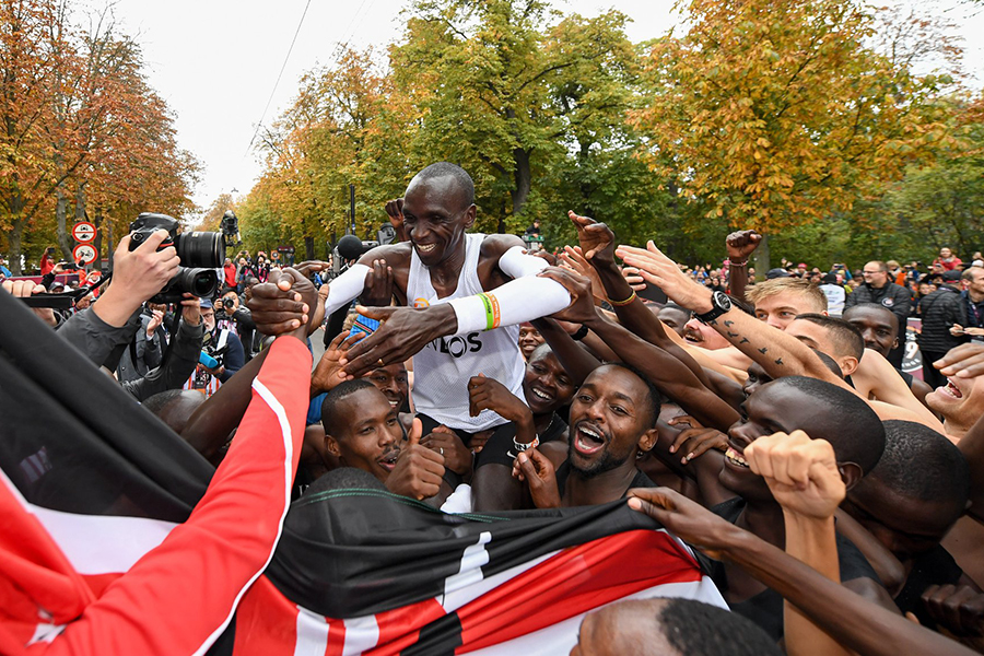 Chùm ảnh siêu ấn tượng Eliud Kipchoge chinh phục Thử thách chạy marathon dưới 2 giờ Chùm ảnh siêu ấn tượng Eliud Kipchoge chinh phục Thử thách chạy marathon dưới 2 giờ