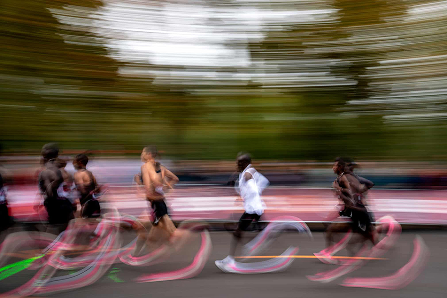Chùm ảnh siêu ấn tượng Eliud Kipchoge chinh phục Thử thách chạy marathon dưới 2 giờ Chùm ảnh siêu ấn tượng Eliud Kipchoge chinh phục Thử thách chạy marathon dưới 2 giờ