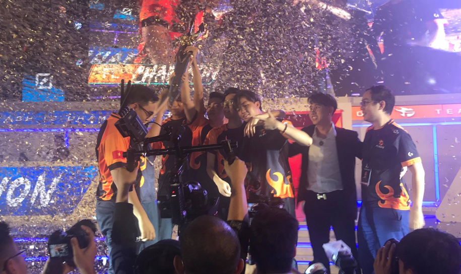 Kết quả VCK Đấu Trường Danh Vọng Mùa Đông 2019: Team Flash đăng quang