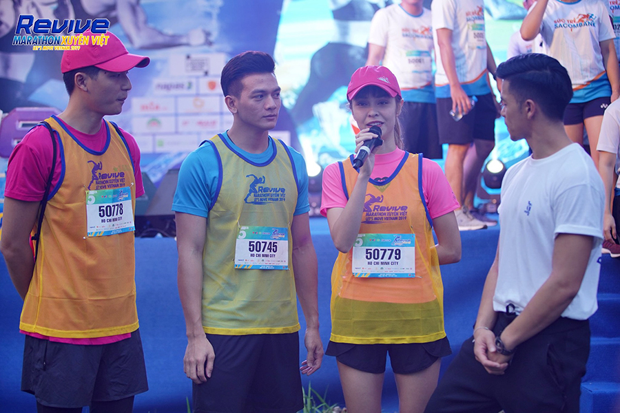 Minh Hằng thử thách 5km với dàn trai 6 múi tại Revive Marathon Xuyên Việt