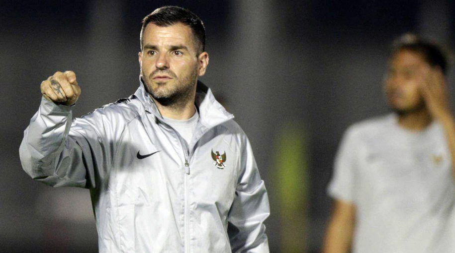 Trước cuộc đối đầu Việt Nam, lãnh đạo Indonesia tiết lộ bí mật về HLV McMenemy