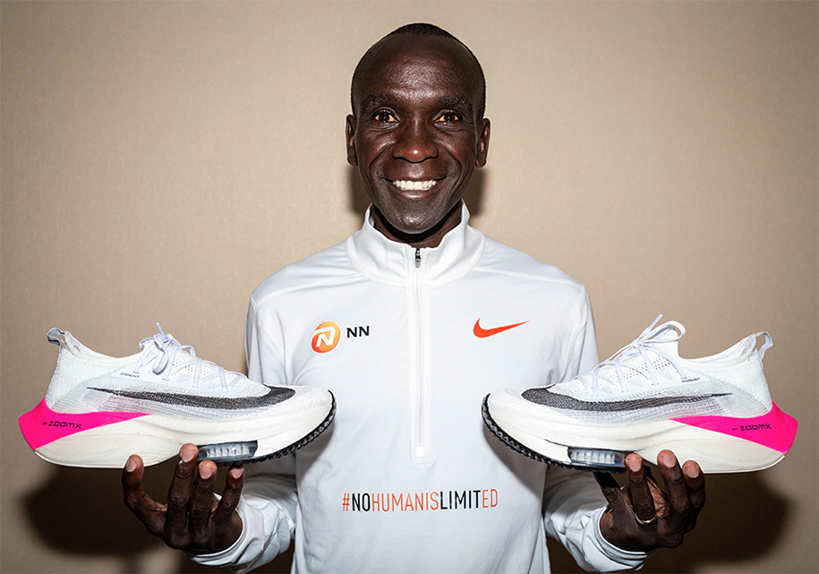 Soi bên trong cực phẩm giày giúp Eliud Kipchoge phá cột mốc marathon 2 giờ Soi bên trong cực phẩm giày giúp Eliud Kipchoge phá cột mốc marathon 2 giờ