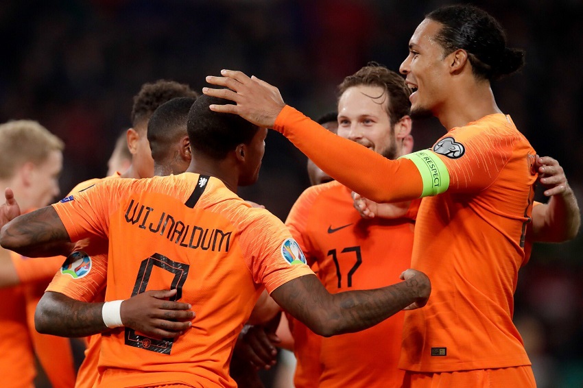Wijnaldum lập cú đúp cho Hà Lan và khiến Liverpool nan giải khi gặp MU