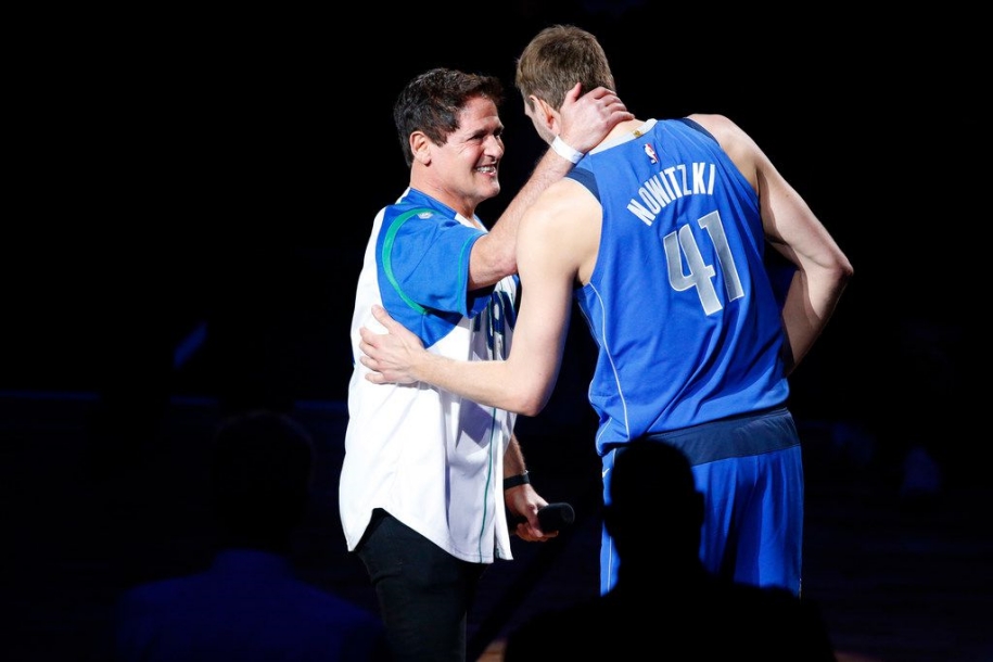 Dirk Nowitzki hối thúc việc treo áo và dựng tượng tại Dallas Mavericks