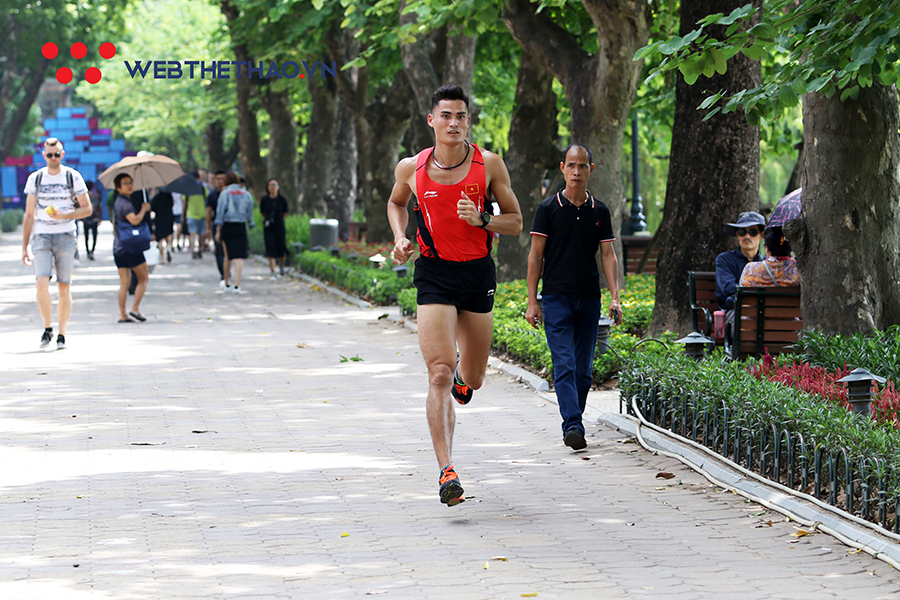 Ngắm cung đường đẹp lạ của VPBank Hanoi Marathon 2019 với soái ca Quách Công Lịch