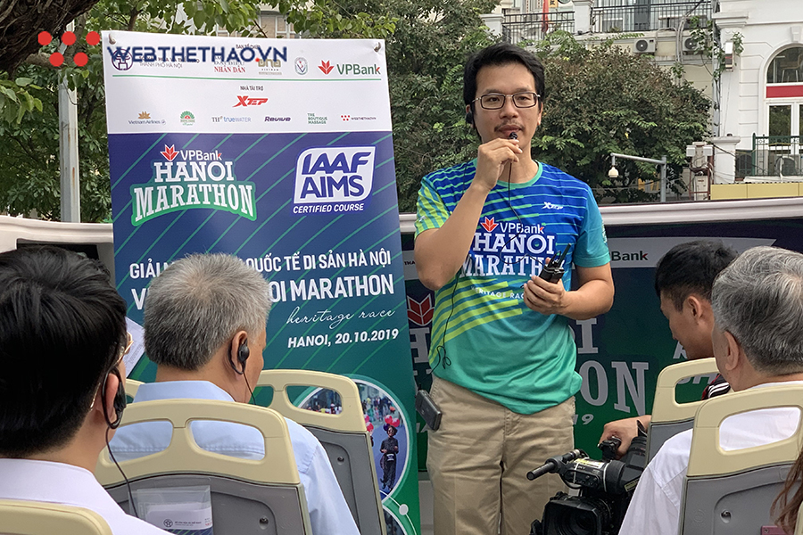 VPBank Hanoi Marathon 2019 họp báo trên xe buýt hai tầng độc đáo VPBank Hanoi Marathon 2019 họp báo trên xe buýt hai tầng độc đáo