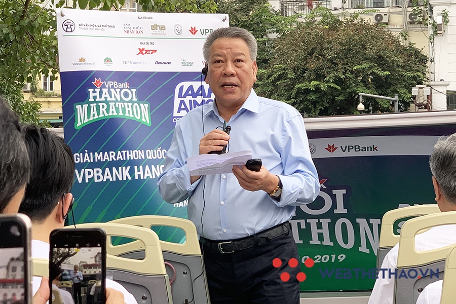 VPBank Hanoi Marathon 2019 họp báo trên xe buýt hai tầng độc đáo VPBank Hanoi Marathon 2019 họp báo trên xe buýt hai tầng độc đáo