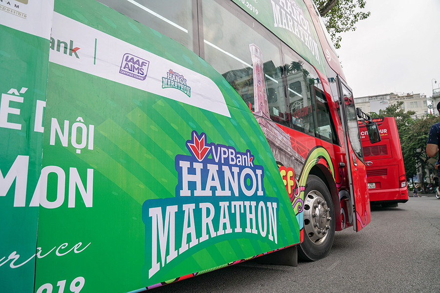 VPBank Hanoi Marathon 2019 họp báo trên xe buýt hai tầng độc đáo VPBank Hanoi Marathon 2019 họp báo trên xe buýt hai tầng độc đáo