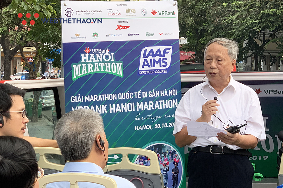 VPBank Hanoi Marathon 2019 họp báo trên xe buýt hai tầng độc đáo VPBank Hanoi Marathon 2019 họp báo trên xe buýt hai tầng độc đáo