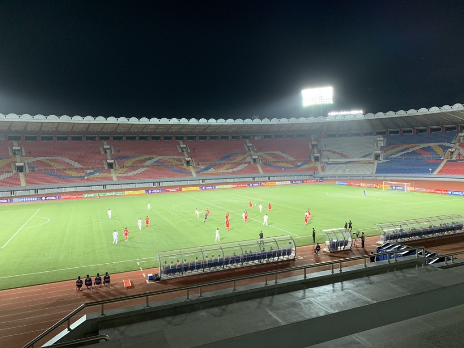 Derby bán đảo Triều Tiên: Vắng vẻ nhưng không tẻ nhạt