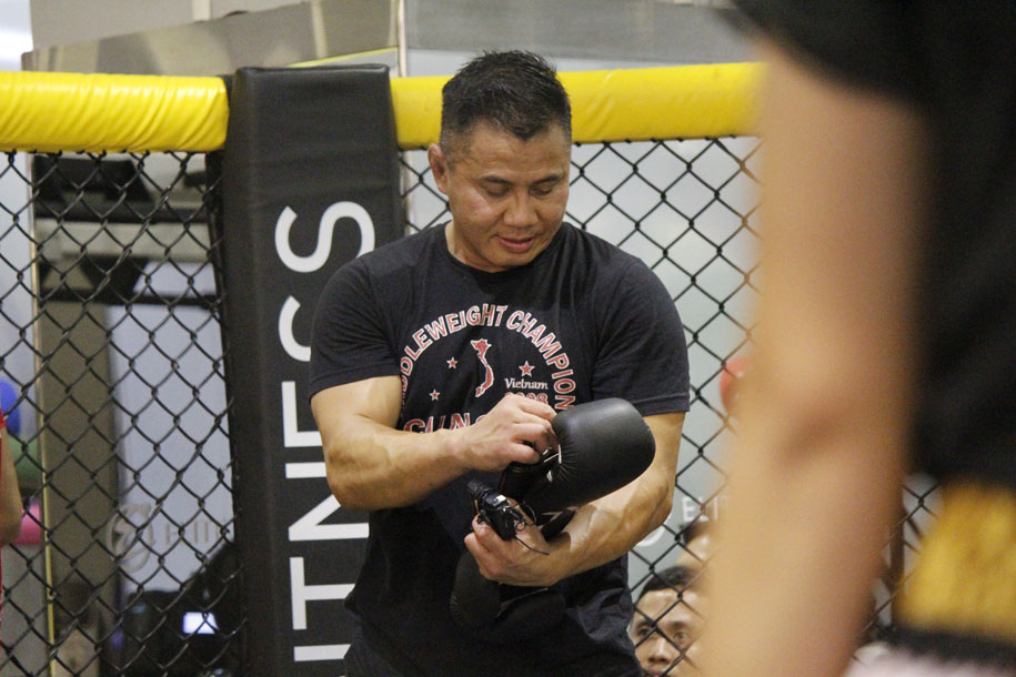 Huyền thoại MMA Cung Lê truyền dạy bí kíp chiến thắng ngay trong buổi talkshow