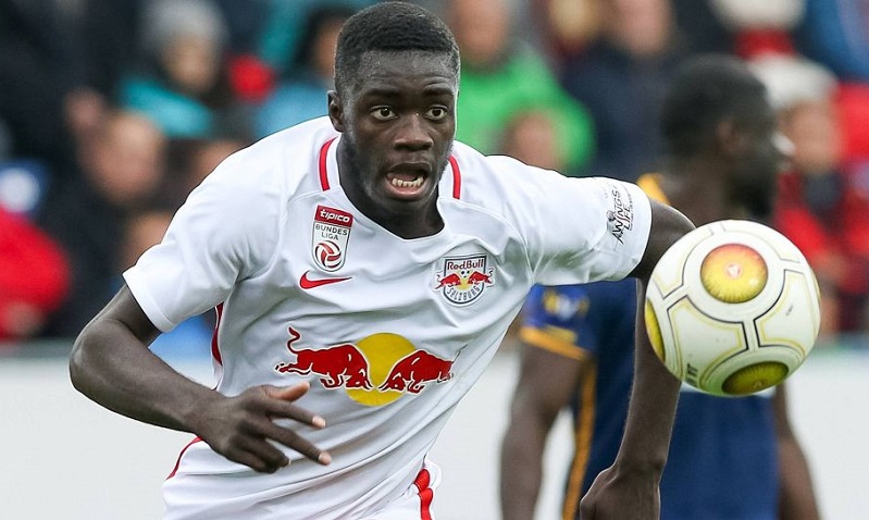 Arsenal tăng cơ hội giành trung vệ của Leipzig nhờ điều khoản giảm