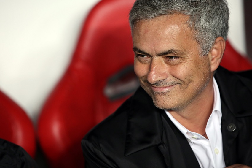 CĐV MU phản ứng thú vị khi Mourinho bình luận trận gặp Liverpool