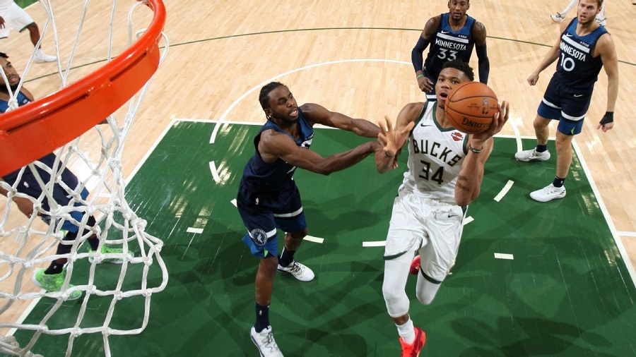 Kết quả NBA Preseason ngày 18/10: Milwaukee Bucks bay cao trên đôi cánh "Á thần"