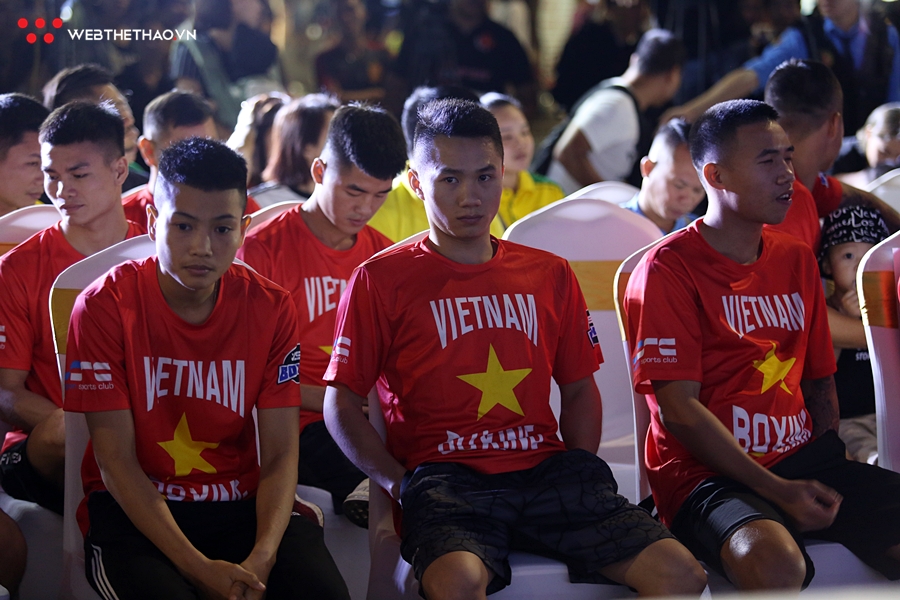 Toàn cảnh buổi Weigh-In Victory 8 Boxing Huyền Thoại Hoàn Kiếm, nóng muốn cháy khán đài Toàn cảnh buổi Weigh-In Victory 8 Boxing Huyền Thoại Hoàn Kiếm, nóng muốn cháy khán đài