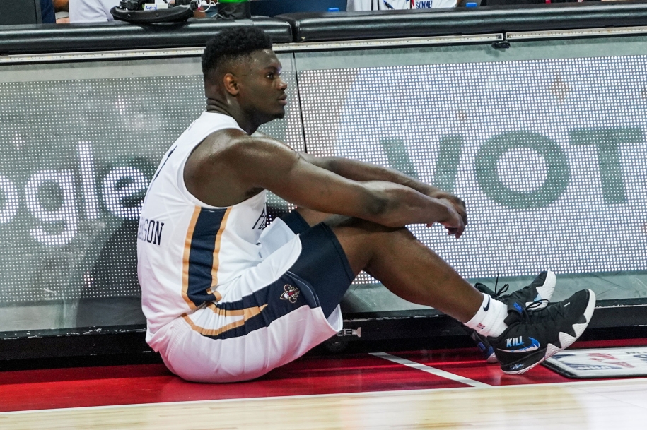 Zion Williamson lại khiến New Orleans Pelicans lạnh sống lưng với chấn thương đầu gối