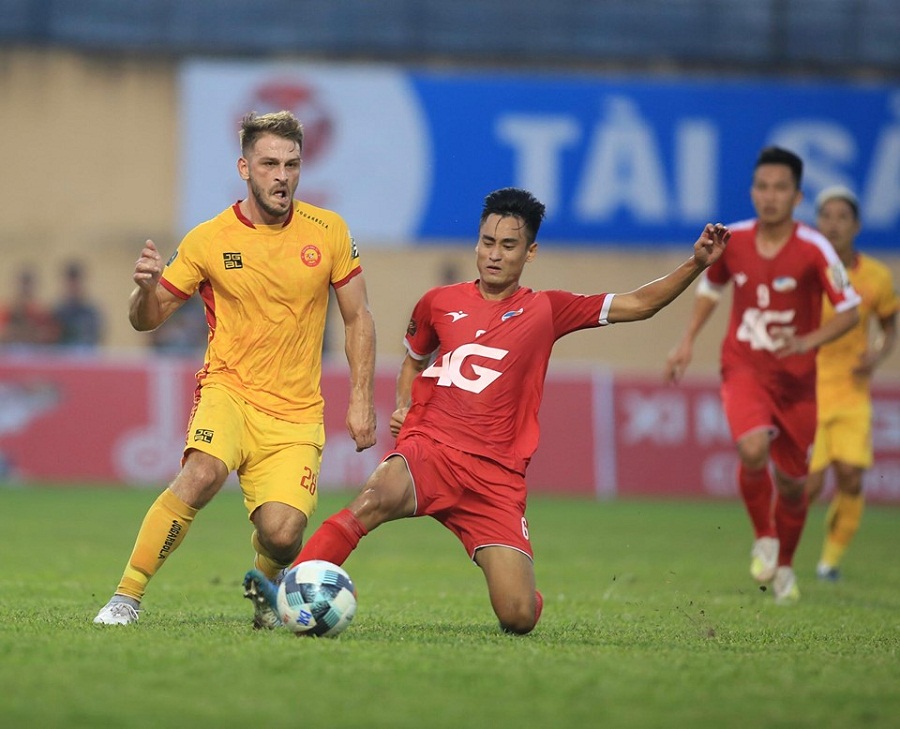 Ngấp nghé bờ vực xuống hạng, HLV của Thanh Hóa đổ lỗi cho ngoại binh