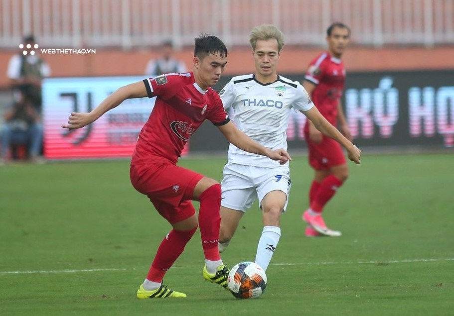 Trung vệ ĐTQG "biếu" hai quả penalty, HAGL chính thức trụ hạng V.League 2019
