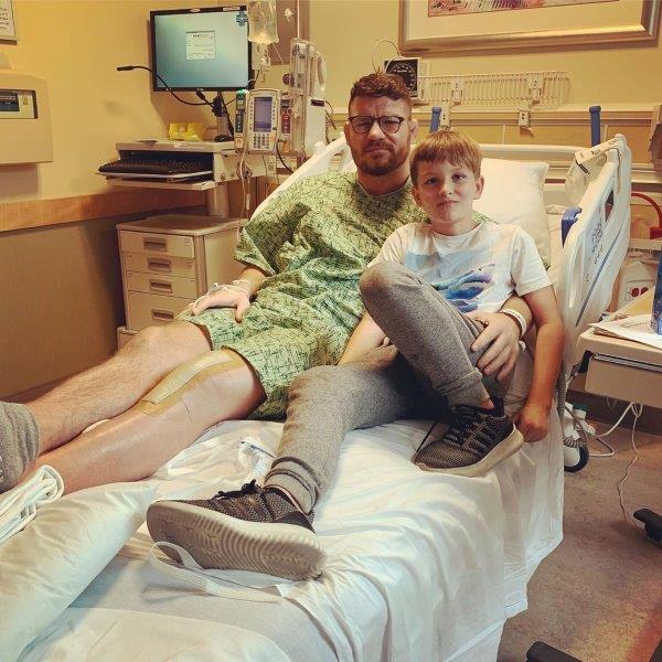 Huyền thoại UFC Michael Bisping chia sẻ hình ảnh phẫu thuật ghép đầu gối