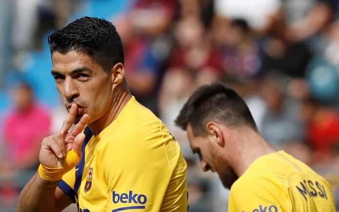 Suarez cân bằng thành tích ghi bàn của huyền thoại Barca