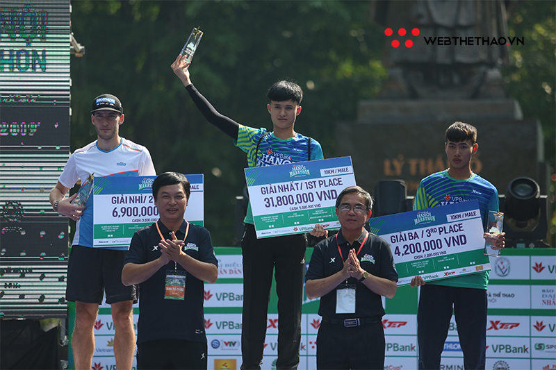 VPBank Marathon 2019: Các VĐV nam Trung Quốc thể hiện sức mạnh