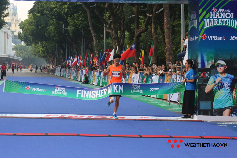 VPBank Marathon 2019: Các VĐV nam Trung Quốc thể hiện sức mạnh