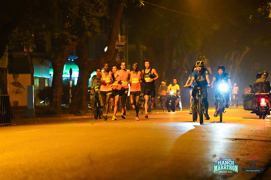 Màn tranh tài khốc liệt của các elite tại VPBank Hanoi Marathon 2019