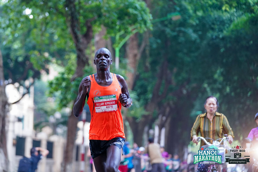 Màn tranh tài khốc liệt của các elite tại VPBank Hanoi Marathon 2019