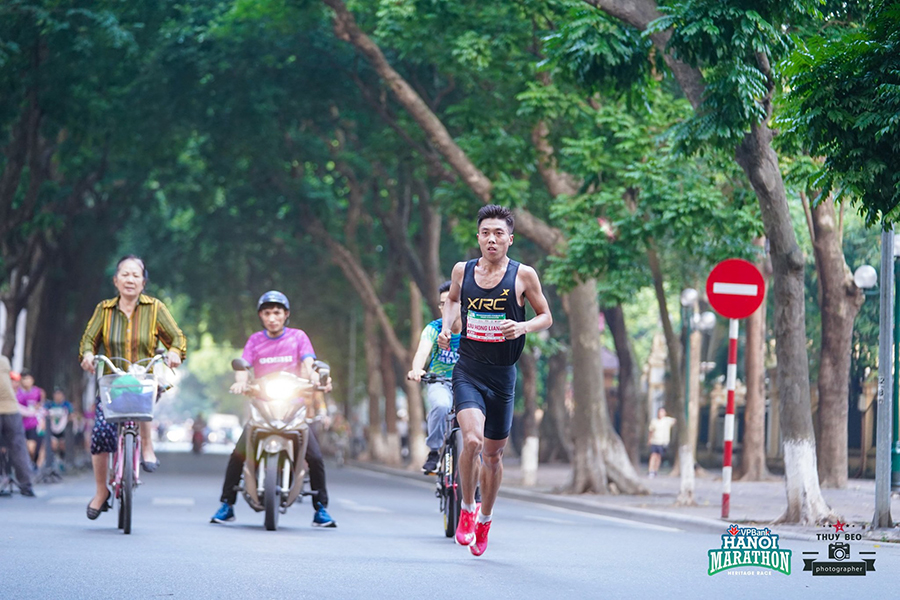 Màn tranh tài khốc liệt của các elite tại VPBank Hanoi Marathon 2019