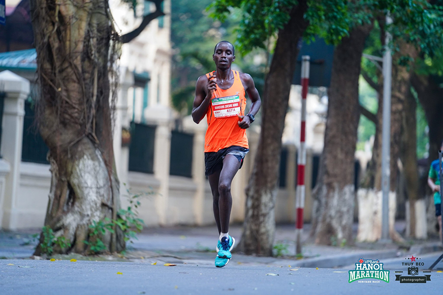 Màn tranh tài khốc liệt của các elite tại VPBank Hanoi Marathon 2019