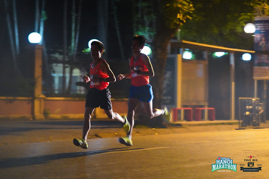 Màn tranh tài khốc liệt của các elite tại VPBank Hanoi Marathon 2019