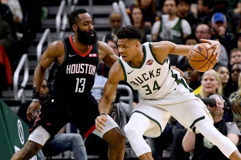 Giannis Antetokounmpo mặc kệ tranh cãi về MVP với James Harden: "Cúp ở nhà tôi"