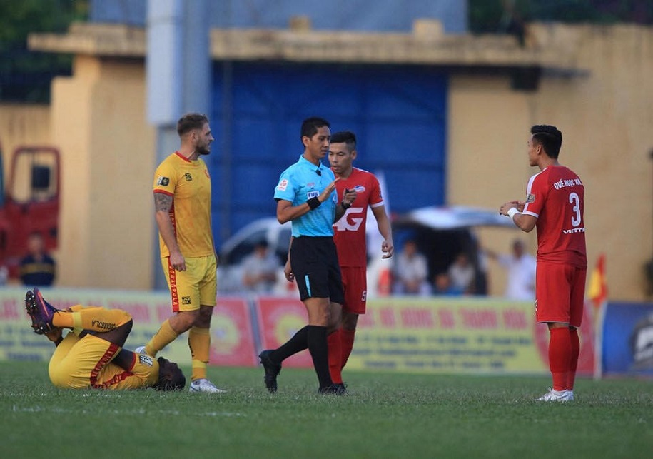 Trọng tài ngoại điều khiển như thế nào ở V.League 2019?