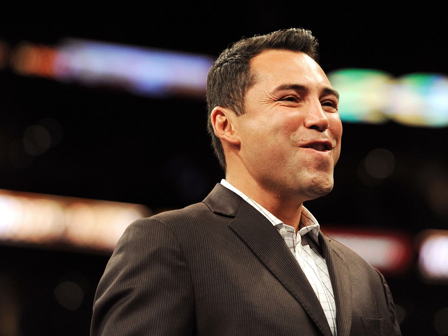 Huyền thoại Oscar De La Hoya bị tố "nhét đấm vào vùng kín"